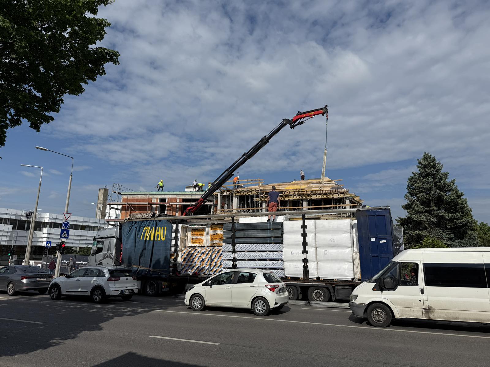 Nem állhat meg az építkezés – logisztikai rendszerünk